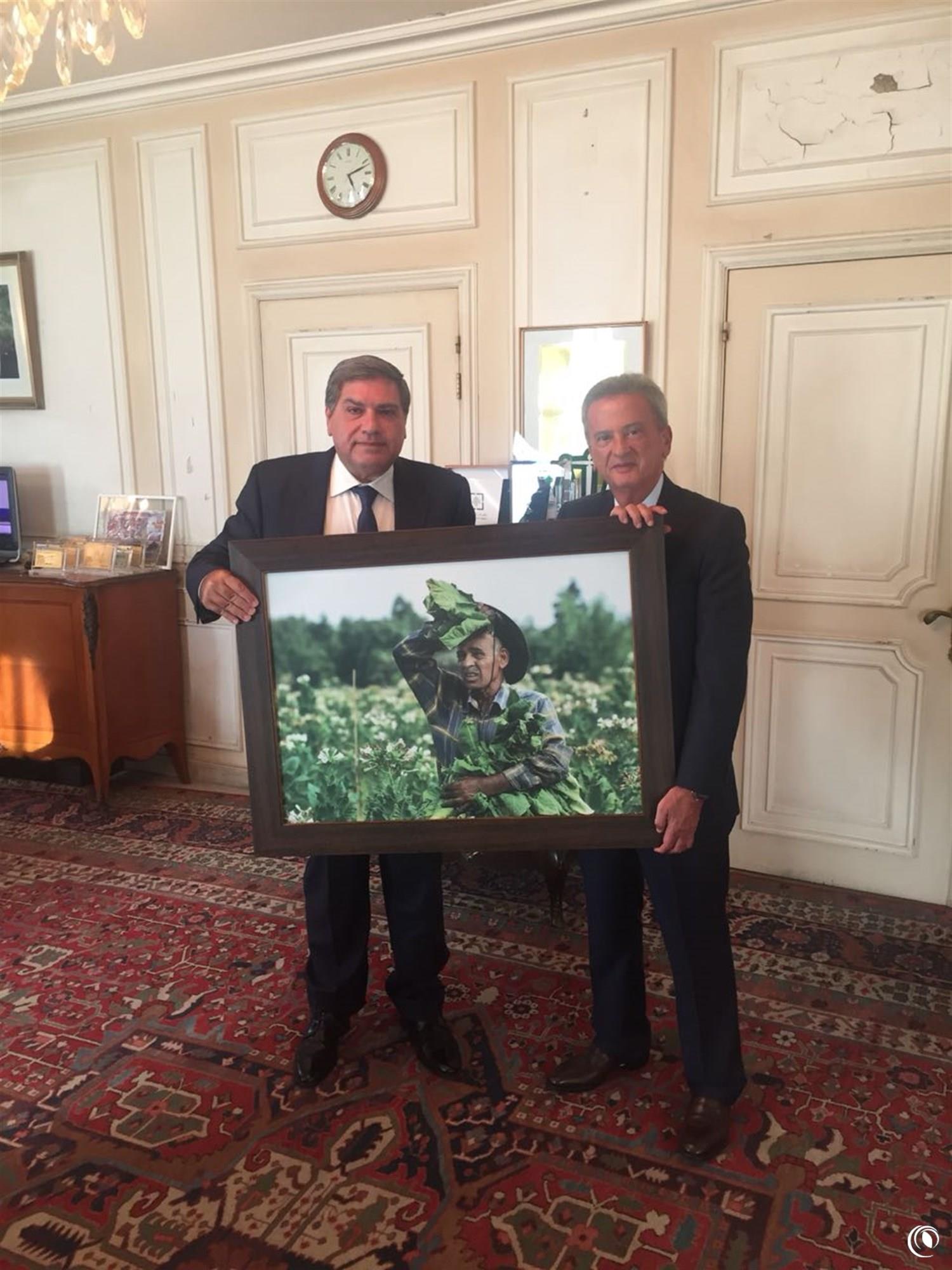 Seklaoui to brief Salemeh about the Regie’s financial results and to offer him a photo reflecting tobacco farmers’ hard work