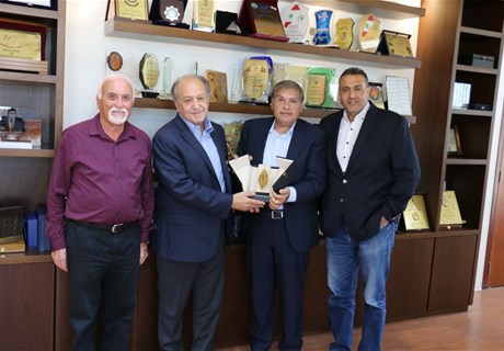 Seklaoui honors the son of Tyre, Engineer Jalal Haider, President of the World Civil Aviation Forum in the United States